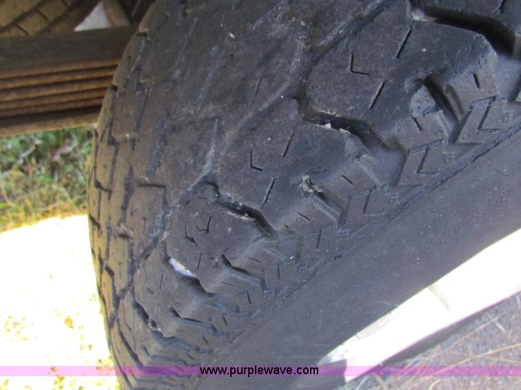 image for item E8103 1989 Chevrolet Silverado 2500 Extended Cab pickup truck