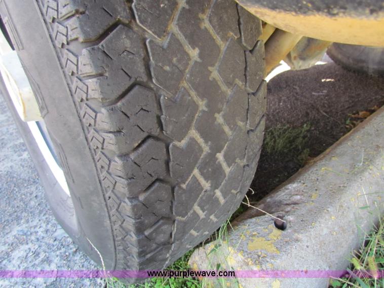 image for item E8103 1989 Chevrolet Silverado 2500 Extended Cab pickup truck