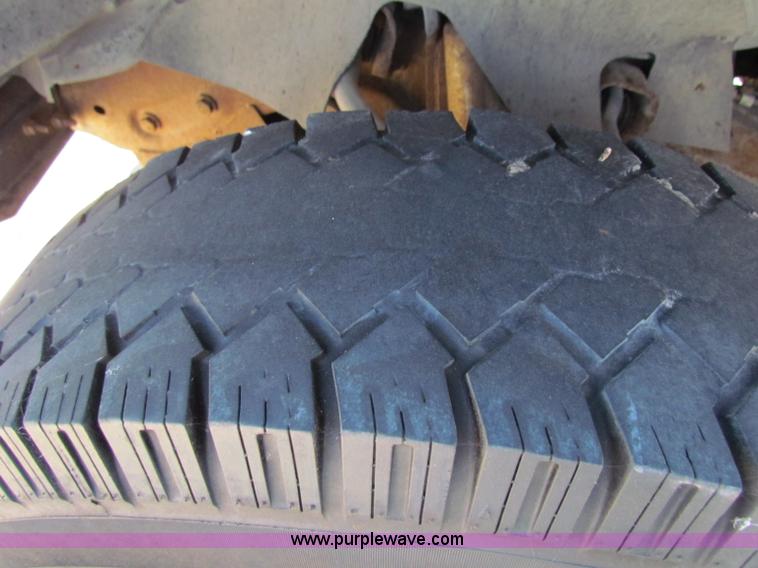 image for item E8103 1989 Chevrolet Silverado 2500 Extended Cab pickup truck