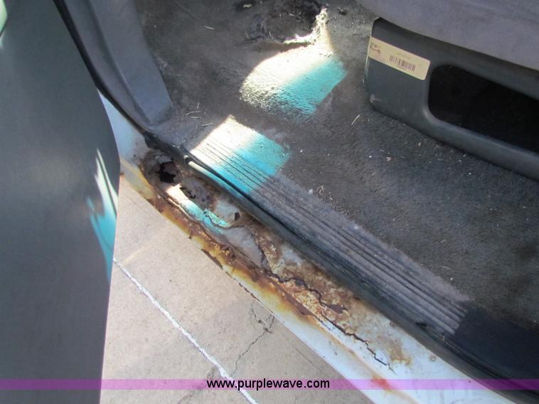 image for item E8105 1997 Ford Aerostar XLT cargo van