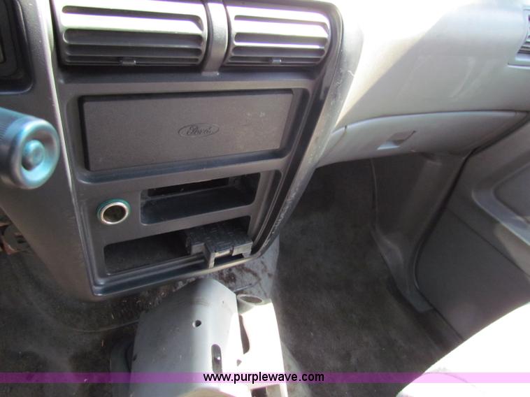 image for item E8105 1997 Ford Aerostar XLT cargo van