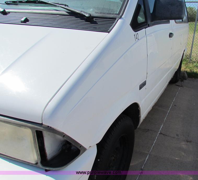 image for item E8105 1997 Ford Aerostar XLT cargo van