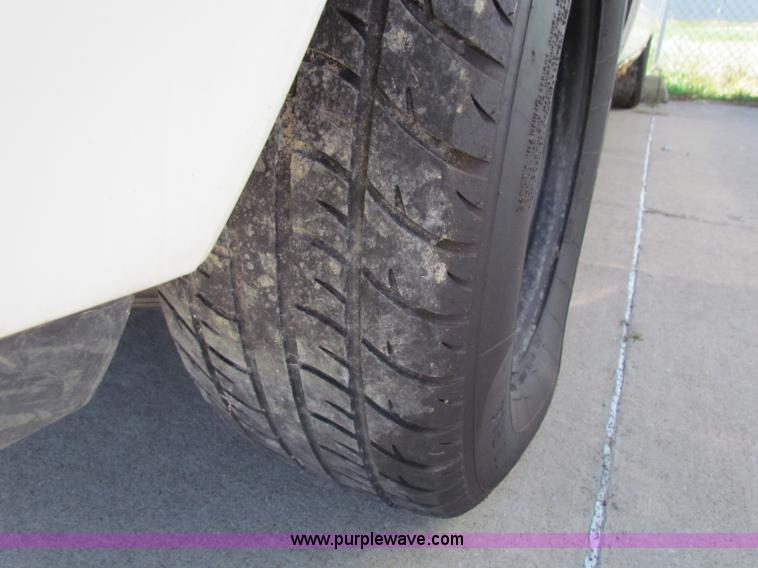 image for item E8105 1997 Ford Aerostar XLT cargo van