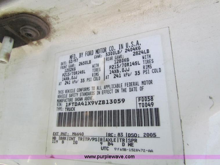 image for item E8105 1997 Ford Aerostar XLT cargo van