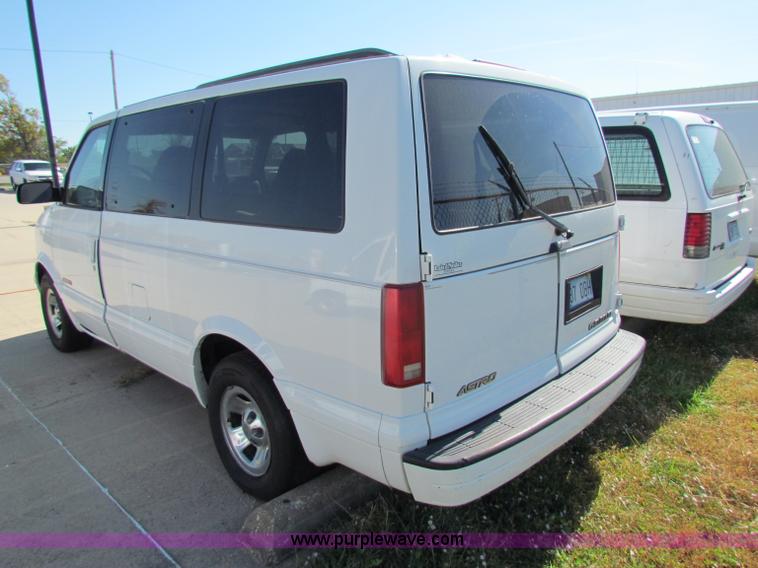 image for item E8106 1998 Chevrolet Astro LS van