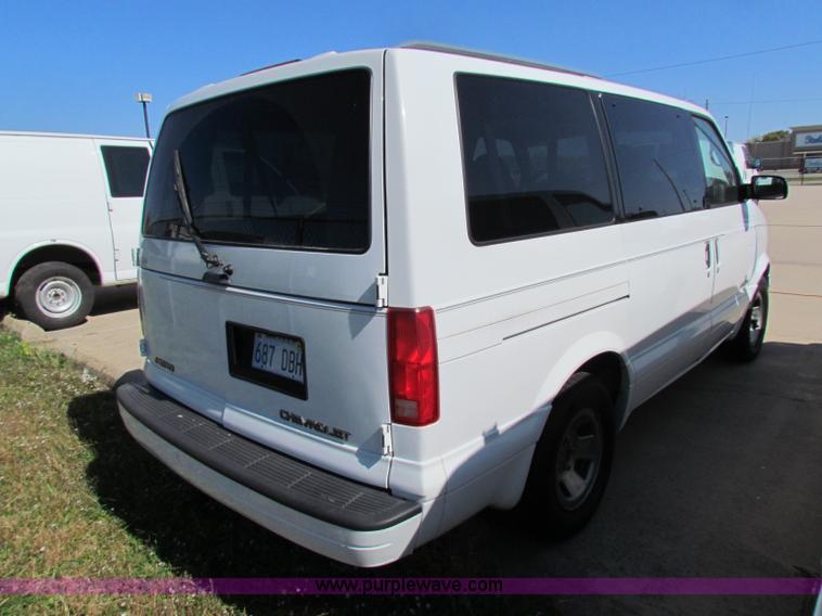 image for item E8106 1998 Chevrolet Astro LS van