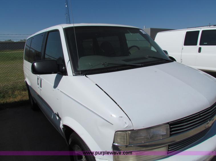 image for item E8106 1998 Chevrolet Astro LS van