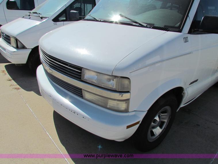 image for item E8106 1998 Chevrolet Astro LS van