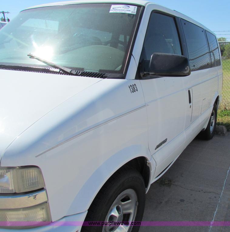 image for item E8106 1998 Chevrolet Astro LS van