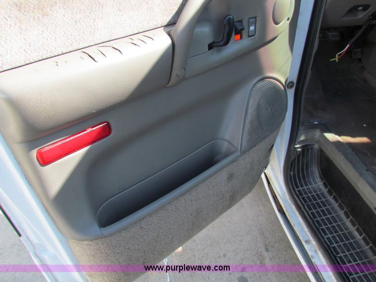 image for item E8106 1998 Chevrolet Astro LS van