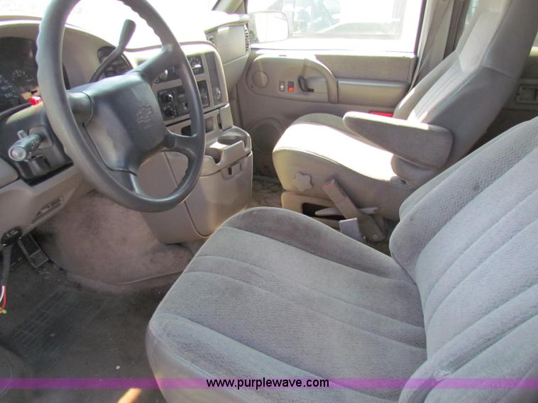 image for item E8106 1998 Chevrolet Astro LS van