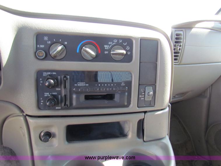 image for item E8106 1998 Chevrolet Astro LS van