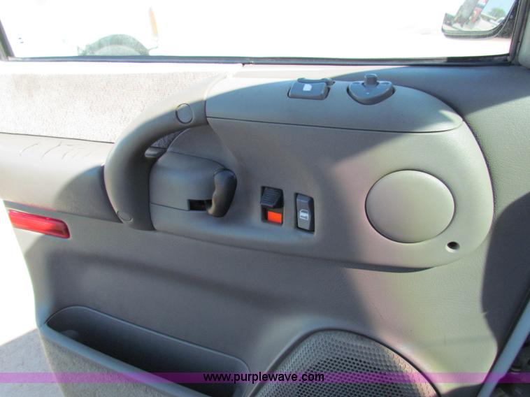 image for item E8106 1998 Chevrolet Astro LS van
