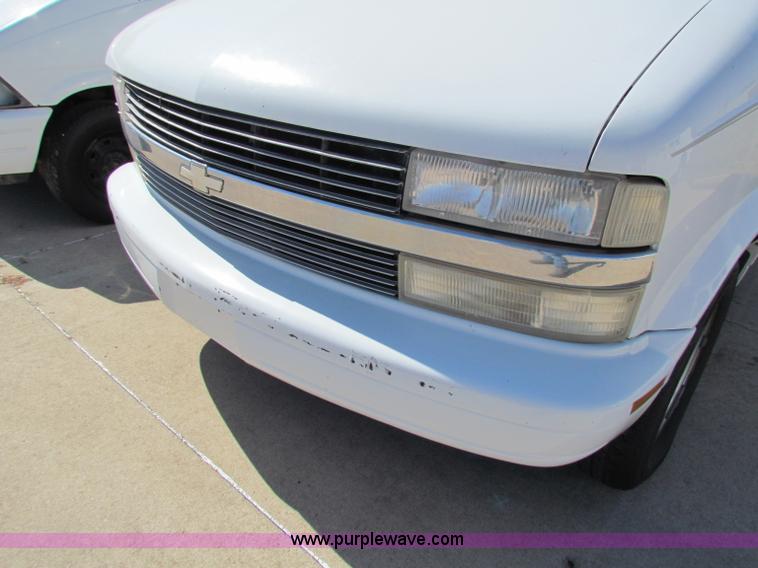 image for item E8106 1998 Chevrolet Astro LS van