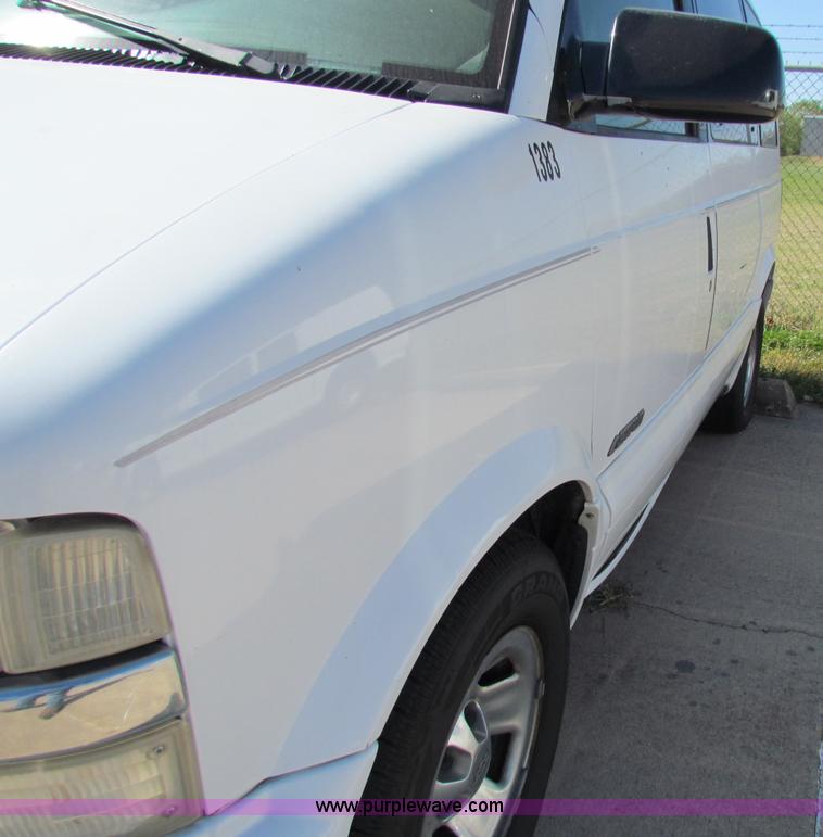 image for item E8106 1998 Chevrolet Astro LS van