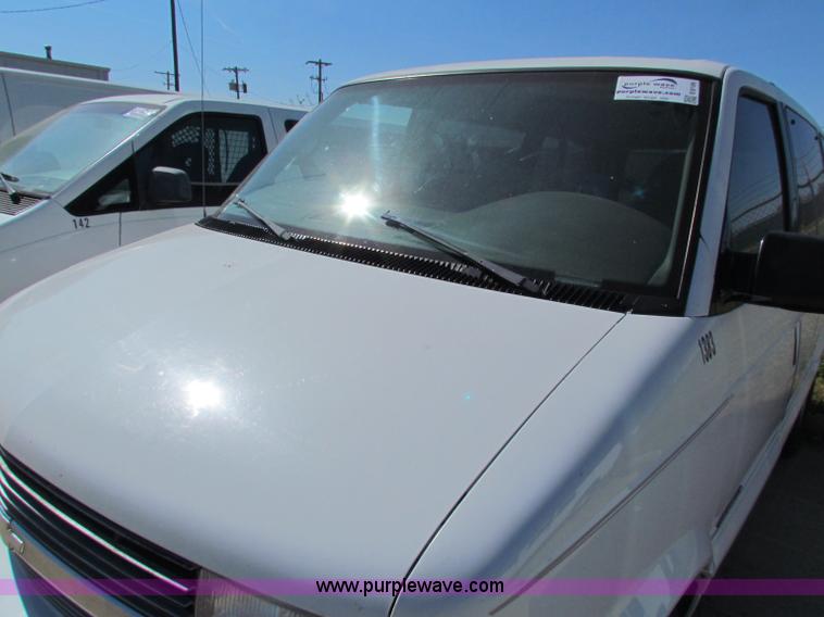 image for item E8106 1998 Chevrolet Astro LS van