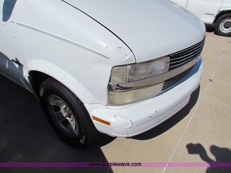 image for item E8106 1998 Chevrolet Astro LS van