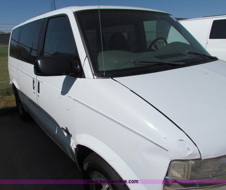 image for item E8106 1998 Chevrolet Astro LS van