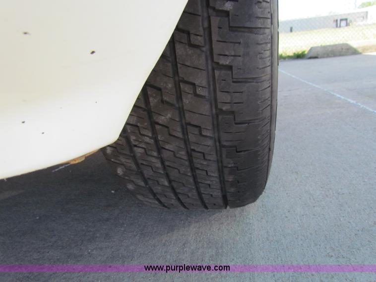 image for item E8106 1998 Chevrolet Astro LS van