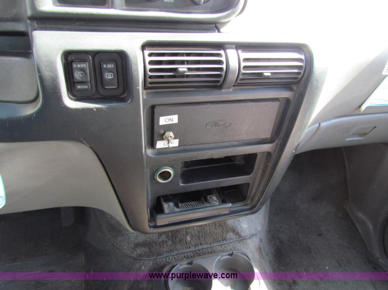 image for item E8109 1997 Ford Aerostar cargo van