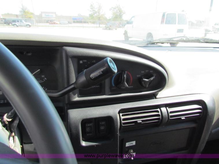 image for item E8109 1997 Ford Aerostar cargo van