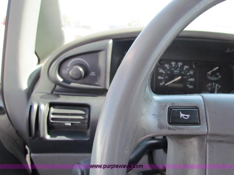 image for item E8109 1997 Ford Aerostar cargo van