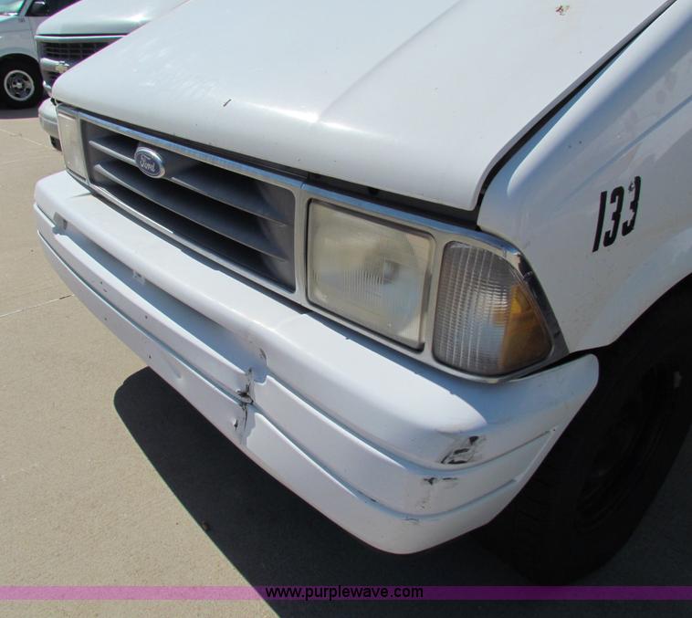 image for item E8109 1997 Ford Aerostar cargo van
