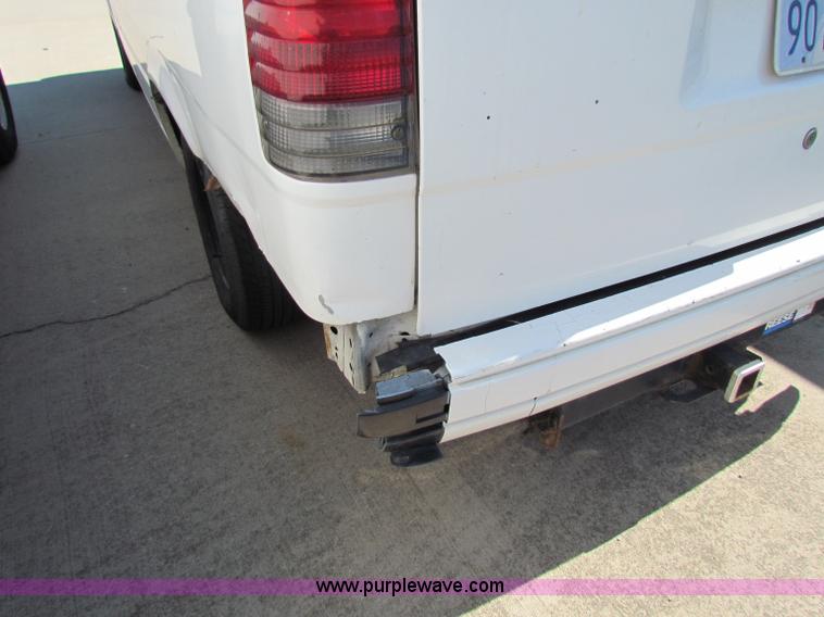 image for item E8109 1997 Ford Aerostar cargo van