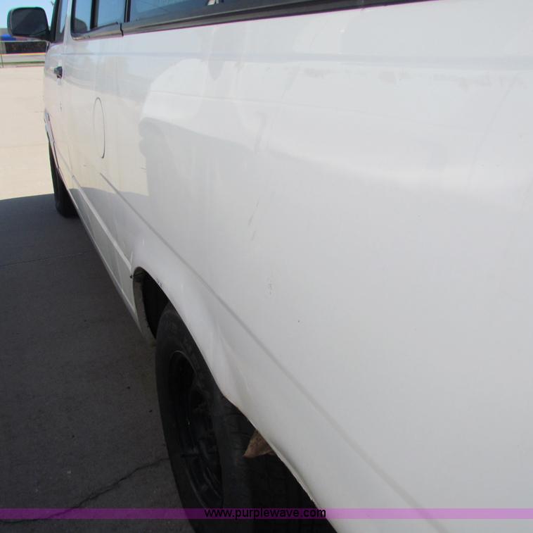 image for item E8109 1997 Ford Aerostar cargo van