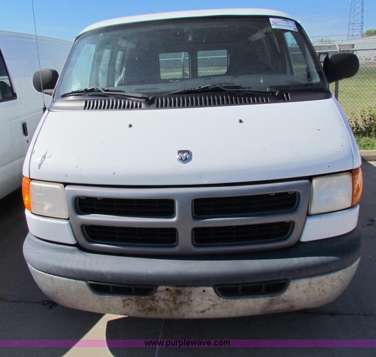 image for item E8111 2000 Dodge Ram 1500 van