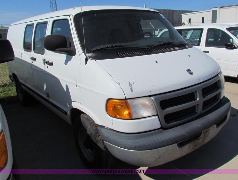 image for item E8111 2000 Dodge Ram 1500 van