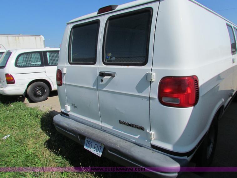 image for item E8111 2000 Dodge Ram 1500 van