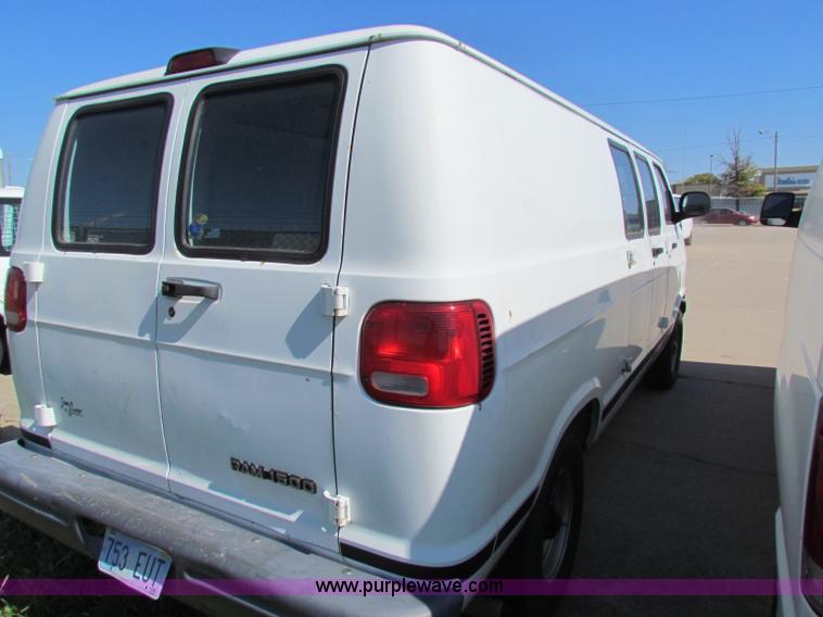 image for item E8111 2000 Dodge Ram 1500 van