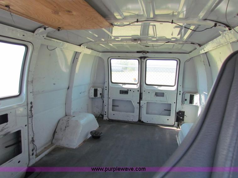 image for item E8111 2000 Dodge Ram 1500 van