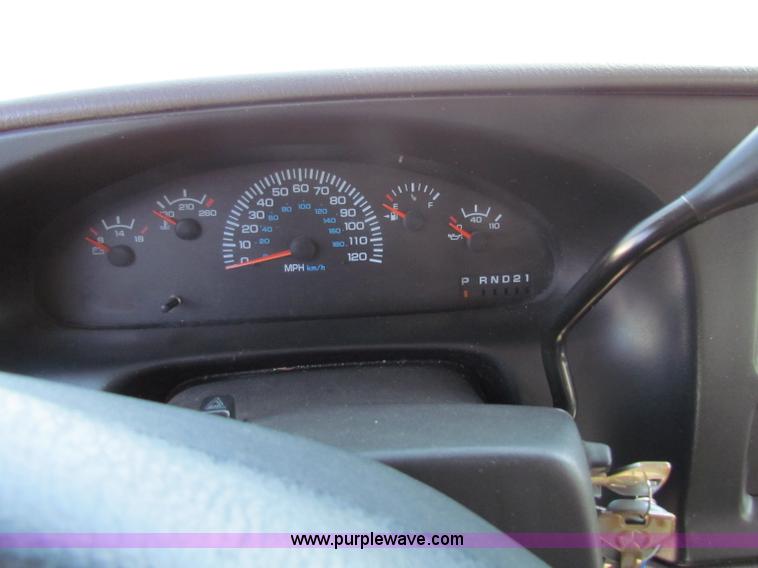 image for item E8111 2000 Dodge Ram 1500 van