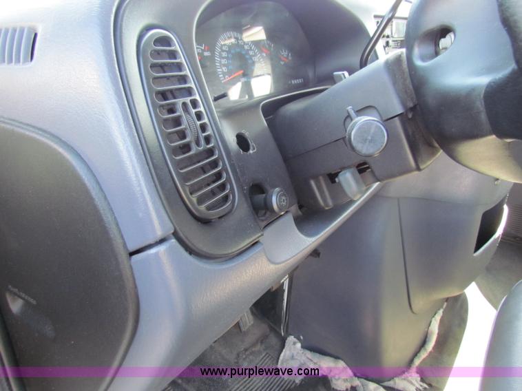 image for item E8111 2000 Dodge Ram 1500 van