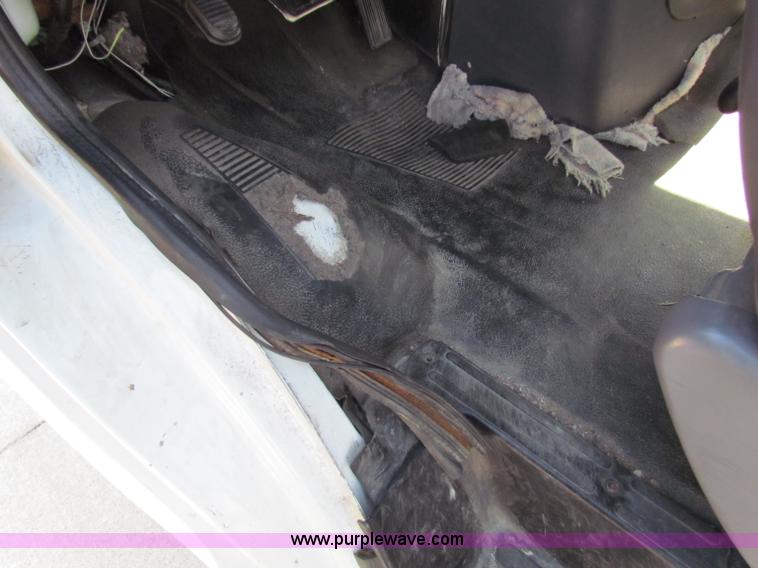 image for item E8111 2000 Dodge Ram 1500 van