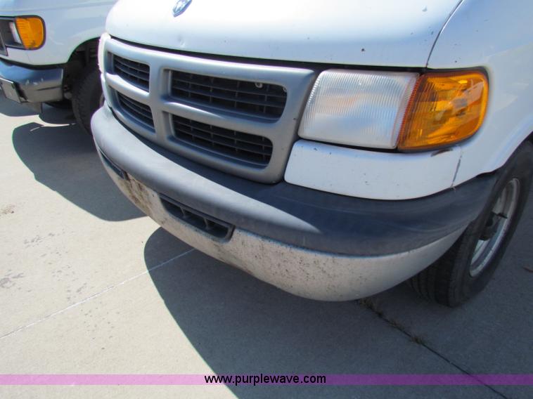 image for item E8111 2000 Dodge Ram 1500 van