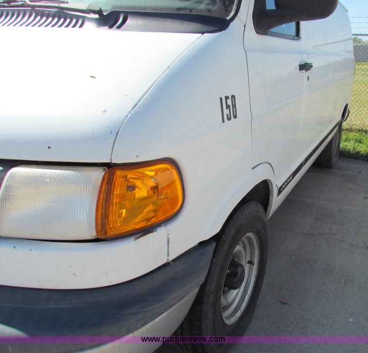 image for item E8111 2000 Dodge Ram 1500 van
