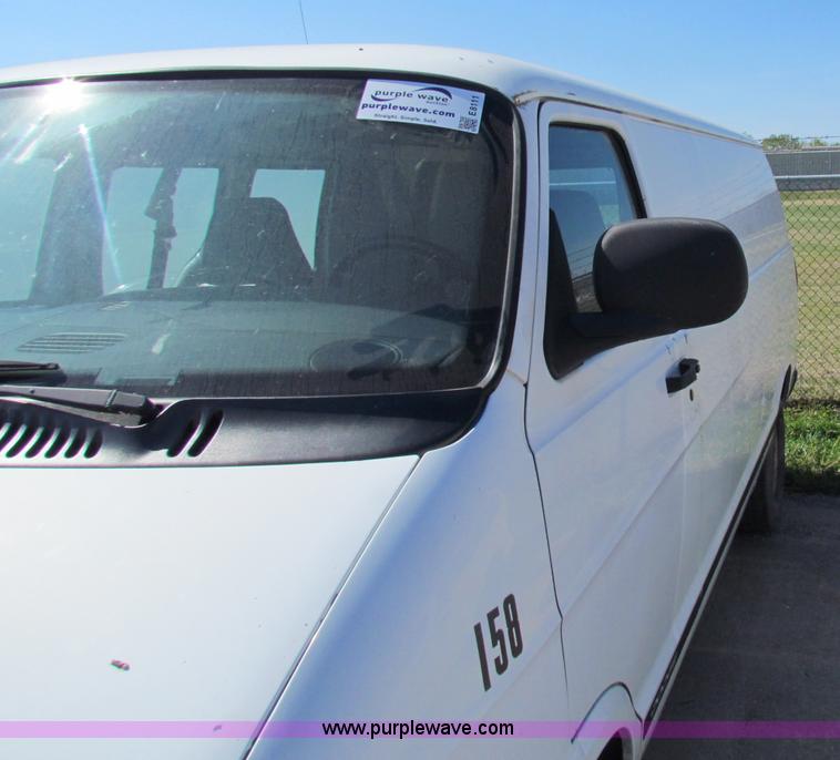 image for item E8111 2000 Dodge Ram 1500 van
