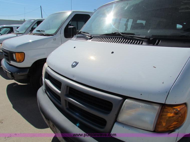 image for item E8111 2000 Dodge Ram 1500 van