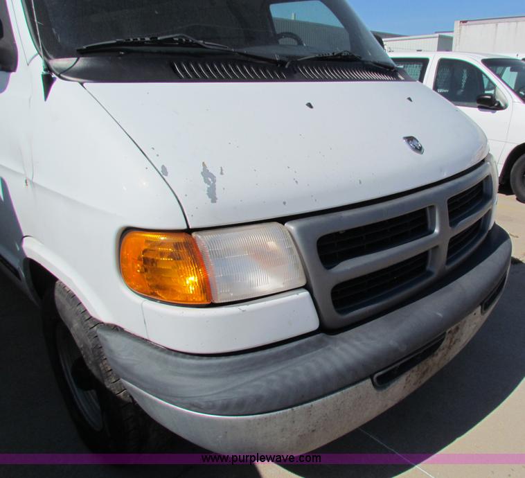 image for item E8111 2000 Dodge Ram 1500 van