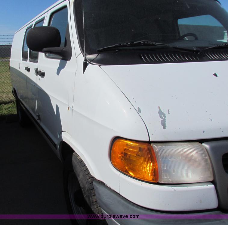 image for item E8111 2000 Dodge Ram 1500 van
