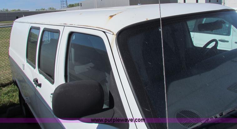 image for item E8111 2000 Dodge Ram 1500 van