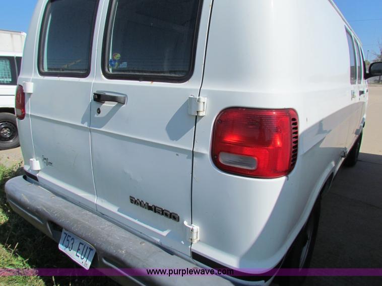 image for item E8111 2000 Dodge Ram 1500 van