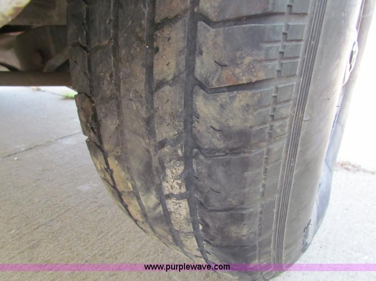 image for item E8111 2000 Dodge Ram 1500 van