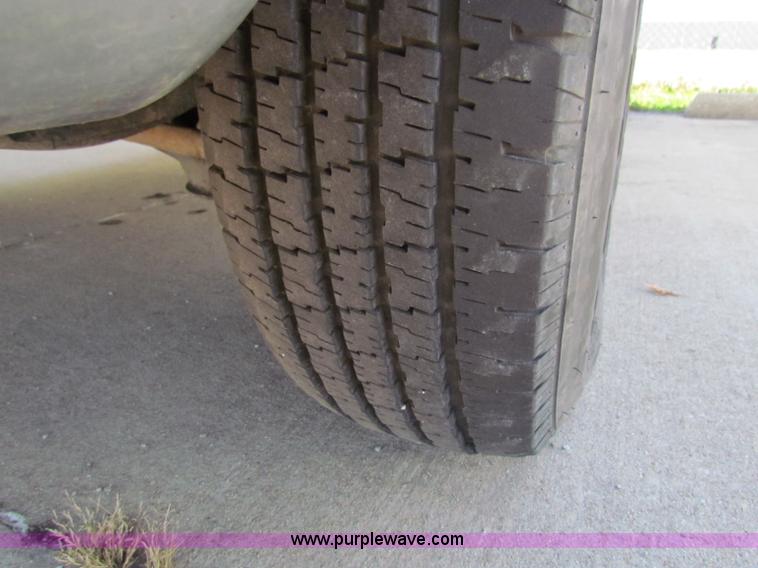 image for item E8111 2000 Dodge Ram 1500 van