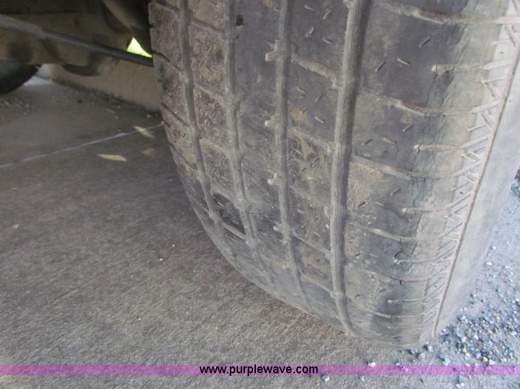 image for item E8111 2000 Dodge Ram 1500 van