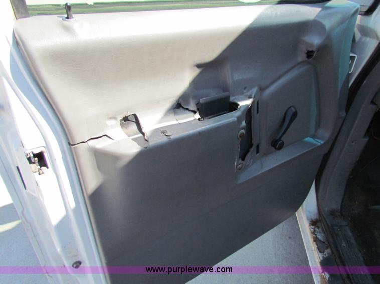 image for item E8112 1997 Ford Aerostar XLT cargo van