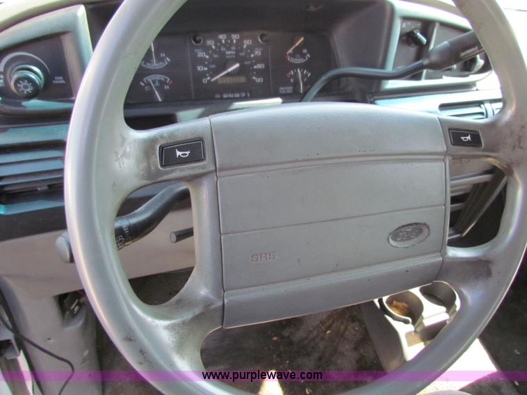 image for item E8112 1997 Ford Aerostar XLT cargo van